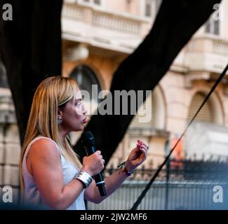 Cagliari, Sardinien, Italien: 22 2022. SEP: Giorgia Meloni Fratelli D'Italia auf der Bühne der Kundgebung in cagliari diskutieren über Neuwahlen Piazza del Stockfoto