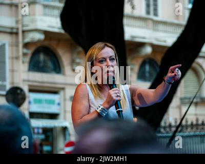 Cagliari, Sardinien, Italien: 22 2022. SEP: Giorgia Meloni Fratelli D'Italia auf der Bühne der Kundgebung in cagliari diskutieren über Neuwahlen Piazza del Stockfoto