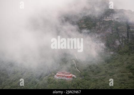 Der Fanjingshan oder der Berg Fanjing in Tongren, Provinz Guizhou, ist der höchste Gipfel des Wuling-Gebirges im Südwesten Chinas. Fanjingshan ist ein heiliger Berg im chinesischen Buddhismus. Stockfoto