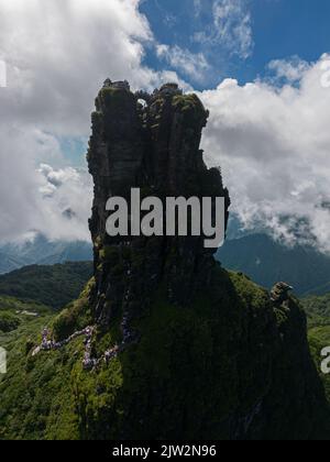 Luftaufnahme des Fanjing-Berges, Guizhou, China. 1 von 5 sacerd Berg in China und gilt als das UNESCO-Weltkulturerbe im Jahr 2018. Stockfoto