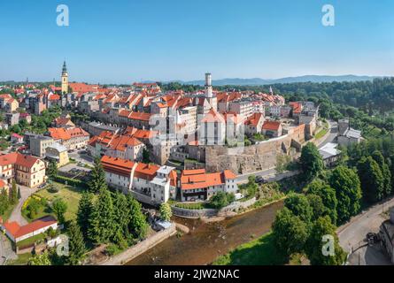 Luftaufnahme der historischen Stadt Bystrzyca Klodzka, Niederschlesien, Polen Stockfoto