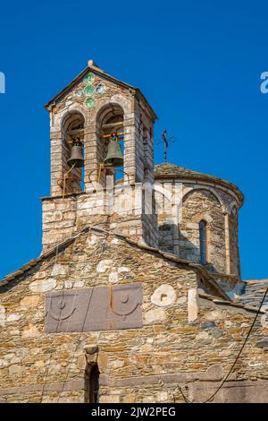 Blick auf die traditionelle griechisch-orthodixe Kirche, die Stadt Skopelos, die Insel Skopelos, die Sporaden-Inseln, die griechischen Inseln, Griechenland, Europa Stockfoto