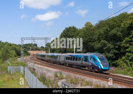 Erster TransPennine Express CAF Klasse 397 Nova 2 Elektrozug auf der Hauptlinie der Westküste in Cumbria Stockfoto