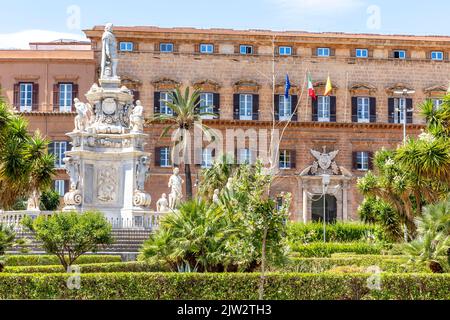 Palermo, Italien - 6. Juli 2020: Palazzo dei Normanni (Palast der Normannen, Palazzo reale) in Palermo. Der Königspalast war der Sitz der Könige von Stockfoto