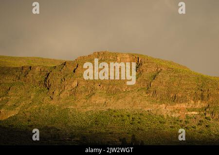 Grat am östlichen Rand des Tirajana Krater. Santa Lucia de Tirajana. Gran Canaria. Kanarische Inseln. Spanien. Stockfoto