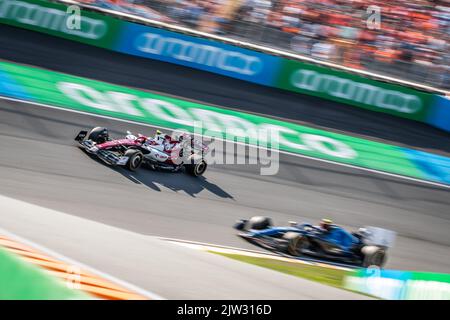 Zandvoort, Niederlande. 02. September 2022. Zandvoort, Holland. 2. September 2022. F1 Weltmeisterschaft, großer Preis der Niederlande. #24, Guanyu ZHOU, CHN, Alfa Romeo Racing F1 Team, C42, F065 Motor- Foto Copyright: Cristiano BARNI/ATP images Credit: SPP Sport Press Photo. /Alamy Live News Stockfoto