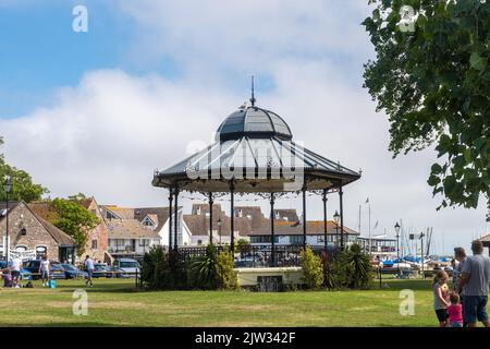 Christchurch Bandstand am Christchurch Quay im Quomps Recreation Ground, Dorset, England, Großbritannien Stockfoto