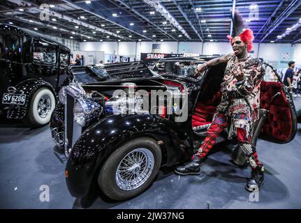 London UK 03 Sep 2022 Zombie Punk auf der Big London Tattoo Show mit den Autos von NSRA, Hotroddes und modifizierten Retro-Autos Paul Quezada-Neiman/Alamy Live News Stockfoto