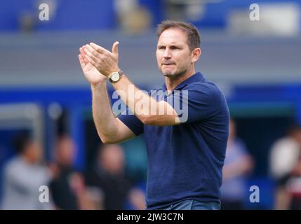 Everton-Manager Frank Lampard applaudiert den Fans nach dem Premier-League-Spiel im Goodison Park, Liverpool. Bilddatum: Samstag, 3. September 2022. Stockfoto