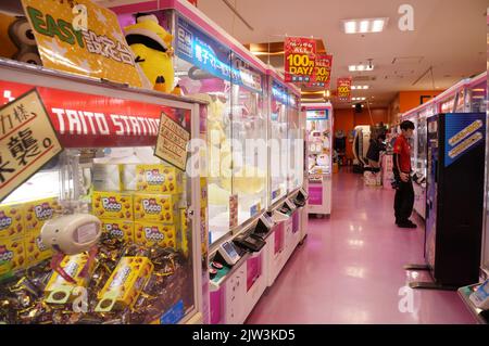 Bahnhof Taito, Tokyo Arcade Stockfoto