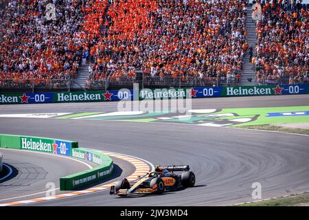 ZANDVOORT, NIEDERLANDE - 3. SEPTEMBER: Lando Norris aus Großbritannien und McLaren beim Qualifying vor dem Großen Preis der Formel 1 in der niederländischen Klasse bei Cicuit Zandvoort am 3. September 2022 in Zandvoort, Niederlande (Foto: Marcel ter Bals/Orange Picles) Stockfoto