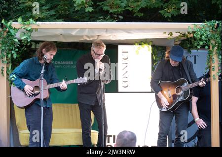 The National spielt auf der Bühne der winzigen Veränderungen als Geheimspiel beim Connect Festival am 28.. August 2022 Stockfoto