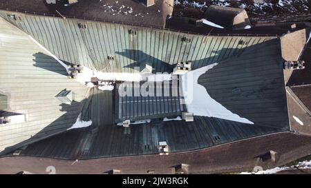 Cesky Sternberk, Tschechische republik - 16. September 2022: Cesky Sternberk Luftpanorama Landschaft Ansicht dieser alten gut befestigten mittelalterlichen Burg, Tschechische Republik Stockfoto