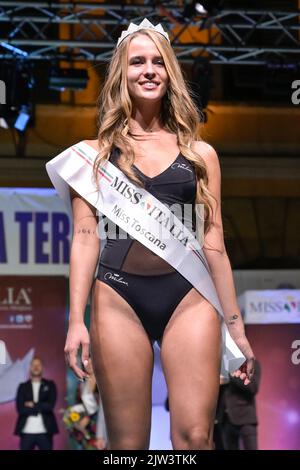 Casciana Terme, Italien. 02. September 2022. Casciana Terme (PI), Italien - 02. September 2022: Finale des Schönheitswettbewerbs Miss Toscany 2022 in Casciana Terme. Auf dem Foto Nicole Ninci Credit: Stefano Dalle Luche/Alamy Live News Stockfoto