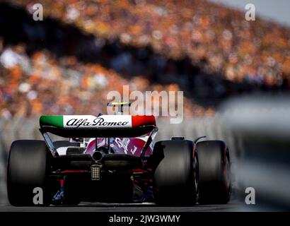 ZANDVOORT - Guanyu Zhou (Alfa Romeo) beim Qualifying vor dem Großen Preis der Niederlande F1 auf dem Circuit Zandvoort am 3. September 2022 in Zandvoort, Niederlande. KOEN VAN WEEL Stockfoto