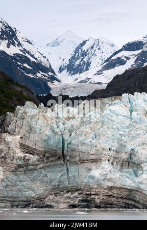 Der Margerie Glacier und Mount Fairweather im Glacier Bay National Park Alaska USA. Gletscherschmelze. Alaskas Gletscher schmelzen mit Rekordzeit Stockfoto