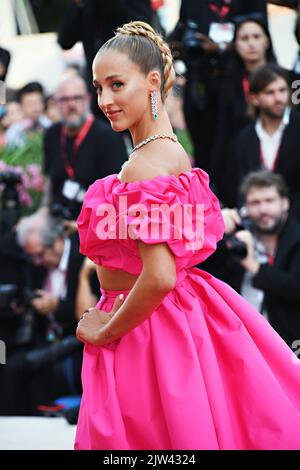 Venedig, Italien. 03. September 2022. Venezia, 79. Venice Film Festival 2022, Quarta Serata, Red Carpet del Film 'Argentina, 1985' Nella Foto: Virna Toppi, prima ballerina del Corpo di Ballo del Teatro alla Scala Credit: Independent Photo Agency/Alamy Live News Stockfoto