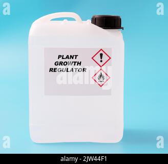 Pflanzenwachstumsregulator landwirtschaftliche Chemikalien in einer Kunststoffbox Stockfoto