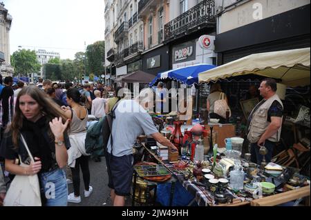 Der jährliche Flohmarkt Braderie de Lille im Norden von Lille, Frankreich, am 03. September 2022. Jedes Jahr, im September, findet der Verkauf in Lille statt. Es ist die Gelegenheit, nach dem guten Angebot zu suchen. Es ist auch die politische Rückkehr. Foto von Christophe Forestier/ABACAPRESS.COM Stockfoto