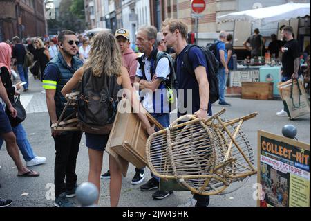 Der jährliche Flohmarkt Braderie de Lille im Norden von Lille, Frankreich, am 03. September 2022. Jedes Jahr, im September, findet der Verkauf in Lille statt. Es ist die Gelegenheit, nach dem guten Angebot zu suchen. Es ist auch die politische Rückkehr. Foto von Christophe Forestier/ABACAPRESS.COM Stockfoto