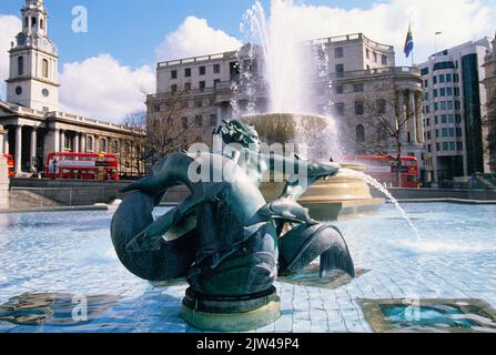 Trafalgar Square, London Großbritannien England. Brunnen in der Nähe der Nelson's Column in Westminster im Zentrum von London. Europa Stockfoto