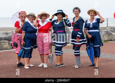 Morecambe, Lancashire, Großbritannien. 3. September 2022. Lokale Besucher in ihren Schwimmkostümen beim Vintage by the Sea Festival, Morecambe, Großbritannien. Quelle: John Eveson/Alamy Live News Stockfoto