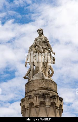 Troyes, Frankreich -5. Mai 2022: Monument des Enfants de l'Aube vor dem Hauptbahnhof in Troyes in Frankreich Stockfoto