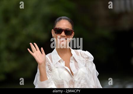 VENEDIG, ITALIEN - 03. SEPTEMBER: Elodie kommt im Hotel Excelsior während der Internationalen Filmfestspiele Venedig 79. am 03. September 2022 in Venedig, Italien an. Stockfoto