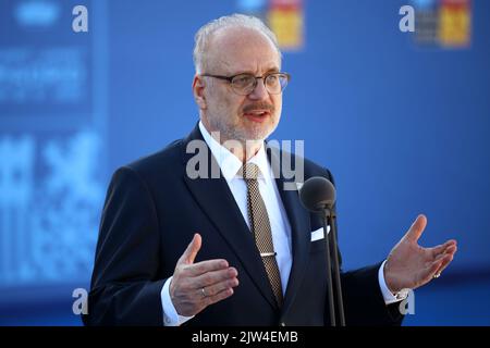 Spanien, Madrid - 30. Juni 2022: Der lettische Präsident Egils Levits spricht vor den Medien beim NATO-Gipfel in Madrid, Spanien. Stockfoto