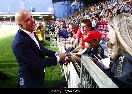 DEVENTER - (lr) Feyenoord Trainer Arne Slot vor dem niederländischen Eredivisie-Spiel zwischen Schieß los. Eagles und Feyenoord am 3. September 2022 in De Adelaarshorst, Niederlande. ANP VINCENT JANNINK Stockfoto