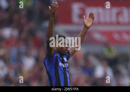 Mailand, Italien, 3.. September 2022. Denzel Dumfries vom FC Internazionale reagiert während des Serie-A-Spiels bei Giuseppe Meazza, Mailand. Bildnachweis sollte lauten: Jonathan Moscrop / Sportimage Stockfoto