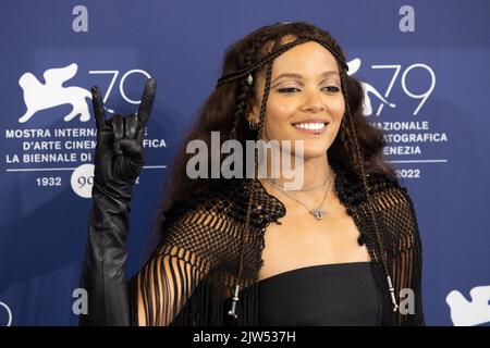 Lido Di Venezia, Italien. 03. September 2022. Quintessa Swindell nimmt an der Fotoschau für 'Master Gardner' beim Internationalen Filmfestival Venedig 79. am 03. September 2022 in Venedig, Italien, Teil. © Foto: Cinzia Camela. Kredit: Unabhängige Fotoagentur/Alamy Live Nachrichten Stockfoto