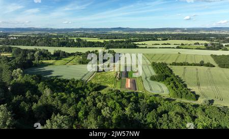 Wassermelone citrullus lanatus Pflanzung Bio Bauernhof Pflanze Feldwachstum Landwirtschaft Drohne Antenne, Landwirt Zitronenmelone Futter rot-gesät Erhaltung der Landwirtschaft Stockfoto