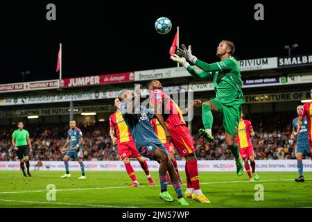 Deventer - Jeffrey de lange, Schieß los.-Adler-Torwart, während des Spiels zwischen Schieß los. Eagles und Feyenoord am 3. September 2022 in De Adelaarshorst in Deventer, Niederlande. (Box zu Box Pictures/Tom Bode) Stockfoto