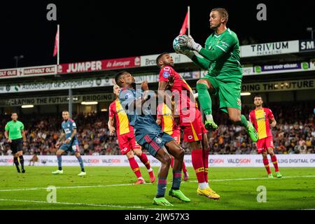 Deventer - Jeffrey de lange, Schieß los.-Adler-Torwart, während des Spiels zwischen Schieß los. Eagles und Feyenoord am 3. September 2022 in De Adelaarshorst in Deventer, Niederlande. (Box zu Box Pictures/Tom Bode) Stockfoto