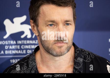 Lido Di Venezia, Italien. 03. September 2022. Der australische Schauspieler Joel Edgerton posiert am 3. September 2022 während einer Fotoaufnahme für den Film 'Master Gardener', der im Rahmen des Internationalen Filmfestivals von Venedig 79. im Lido di Venezia in Venedig, Italien, außer Konkurrenz gestellt wurde. © Foto: Cinzia Camela. Kredit: Unabhängige Fotoagentur/Alamy Live Nachrichten Stockfoto