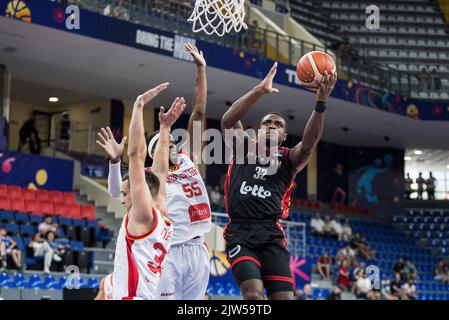 Retin Obasohan aus Belgien, abgebildet während des Spiels zwischen Montenegro und den belgischen Löwen, Spiel zwei von fünf in der Gruppe A beim EuroBasket 2022, Samstag, 03. September 2022, in der Tbilisi Arena, in Tiflis, Georgien. Die Basketball-Europameisterschaft findet vom 1. Bis 18. September statt. BELGA FOTO NIKOLA KRSTIC Stockfoto