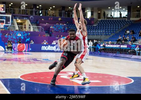 Retin Obasohan aus Belgien, abgebildet während des Spiels zwischen Montenegro und den belgischen Löwen, Spiel zwei von fünf in der Gruppe A beim EuroBasket 2022, Samstag, 03. September 2022, in der Tbilisi Arena, in Tiflis, Georgien. Die Basketball-Europameisterschaft findet vom 1. Bis 18. September statt. BELGA FOTO NIKOLA KRSTIC Stockfoto