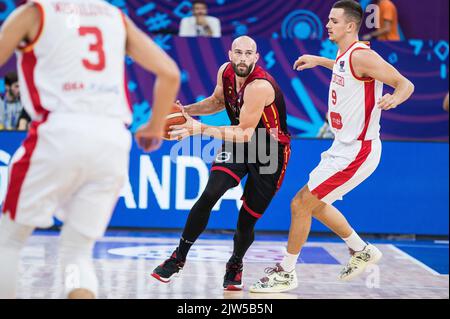 Pierre-Antoine Gillet aus Belgien, abgebildet während des Spiels zwischen Montenegro und den belgischen Löwen, Spiel zwei von fünf in der Gruppe A beim EuroBasket 2022, Samstag, 03. September 2022, in der Tbilisi Arena, in Tiflis, Georgien. Die Basketball-Europameisterschaft findet vom 1. Bis 18. September statt. BELGA FOTO NIKOLA KRSTIC Stockfoto