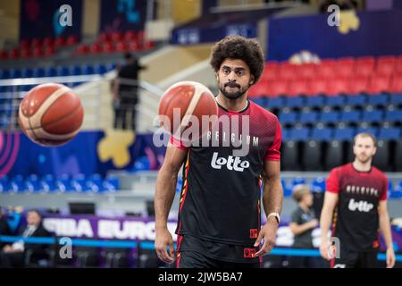 Jean-Marc Mwema aus Belgien vor dem Spiel zwischen Montenegro und den belgischen Löwen, Spiel zwei von fünf in der Gruppe A beim EuroBasket 2022, Samstag, 03. September 2022, in der Tbilisi Arena, in Tiflis, Georgien. Die Basketball-Europameisterschaft findet vom 1. Bis 18. September statt. BELGA FOTO NIKOLA KRSTIC Stockfoto