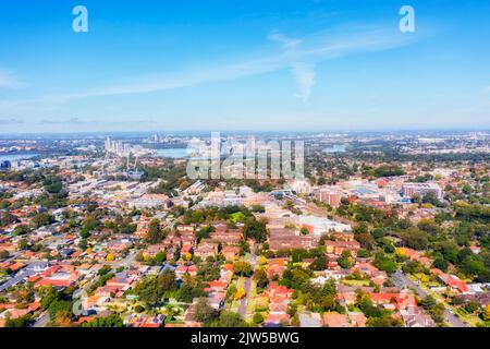 West Ryde Vorort am Ufer des Parramatta Flusses in Western Sydney - Luftbild Blick auf Rhodos. Stockfoto