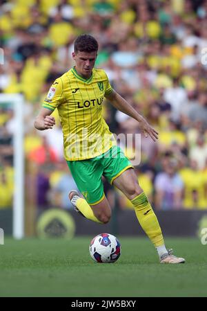 Norwich, Großbritannien. 03. September 2022. Sam Byram von Norwich City läuft mit dem Ball während des Sky Bet Championship-Spiels zwischen Norwich City und Coventry City in der Carrow Road am 3. 2022. September in Norwich, England. (Foto von Mick Kearns/phcimages.com) Credit: PHC Images/Alamy Live News Stockfoto