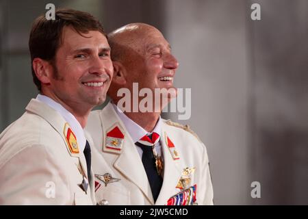 Mario Falak und Charles Eismayer bei der Master Gardner Premiere während der Internationalen Filmfestspiele Venedig 79. (Mostra) in Venedig, Italien am 03. September 2022. Foto von Aurore Marechal/ABACAPRESS.COM Stockfoto