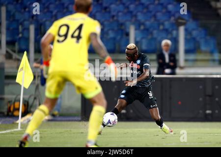 Rom, Italien. 3. September 2022. Victor Osimhen, aus Neapel, in Aktion während des italienischen Fußballspiels der Serie A zwischen Latium und Neapel im Olympiastadion von Rom. Napoli besiegte Lazio 2-1. Quelle: Riccardo De Luca - Bilder Aktualisieren/Alamy Live News Stockfoto