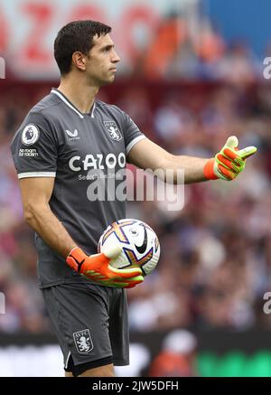 Birmingham, England, 3.. September 2022. Emiliano Martinez von Aston Villa während des Spiels der Premier League in Villa Park, Birmingham. Bildnachweis sollte lauten: Darren Staples / Sportimage Stockfoto