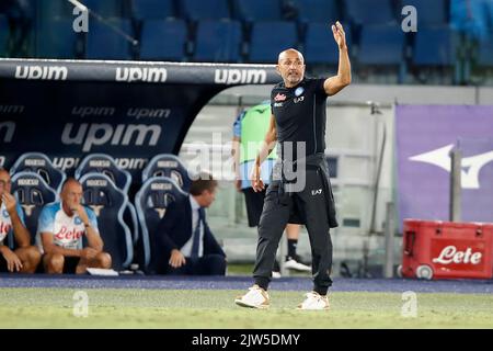 Rom, Italien. 3. September 2022. Luciano Spalletti, Cheftrainer von Napoli, inszenieren während des italienischen Fußballspiels der Serie A zwischen Latium und Napoli im Olympiastadion von Rom. Napoli besiegte Lazio 2-1. Quelle: Riccardo De Luca - Bilder Aktualisieren/Alamy Live News Stockfoto