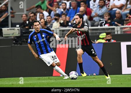 Davide Calabria (Mailand)Matteo Darmian (Inter) während des italienischen "Serie A"-Spiels zwischen Mailand 3-2 Inter im Giuseppe Meazza-Stadion am 3. September 2022 in Mailand, Italien. Quelle: Maurizio Borsari/AFLO/Alamy Live News Stockfoto