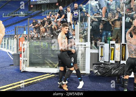 Stadio Olimpico, Rom, Italien. 3. September 2022. Italienische Serie A Fußball, SS Lazio gegen Neapel; Spieler des SSC Napoli feiern ihren Sieg 1-2 am Ende des Spiels Credit: Action Plus Sports/Alamy Live News Stockfoto