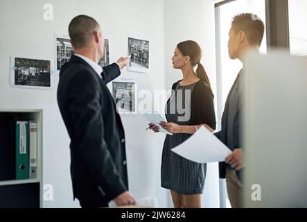 Drei Kollegen, die im Büro arbeiten. Stockfoto