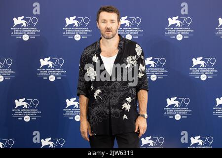 Der australische Schauspieler Joel Edgerton posiert am 3. September 2022 während einer Fotoaufnahme für den Film 'Master Gardener', der im Rahmen des Internationalen Filmfestivals von Venedig 79. im Lido di Venezia in Venedig, Italien, außer Konkurrenz gestellt wurde. ©Foto: Cinzia Camela. Stockfoto